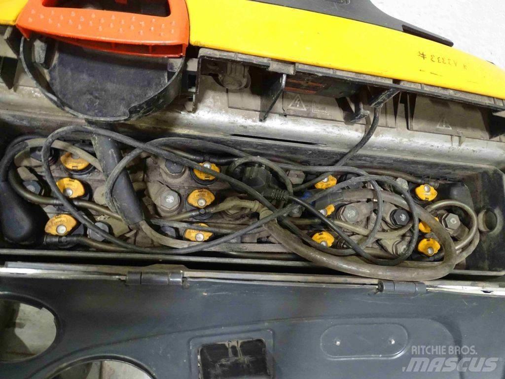 Still EXU16 Low lifter