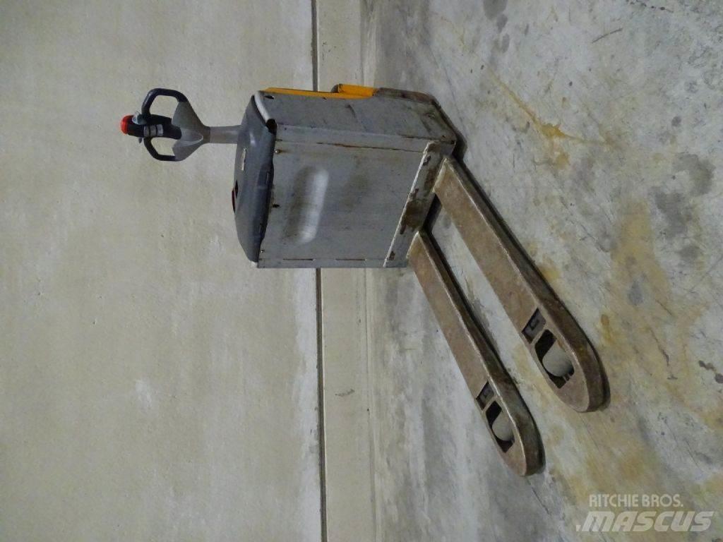 Still EXU16 Low lifter