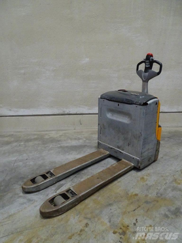 Still EXU16 Low lifter