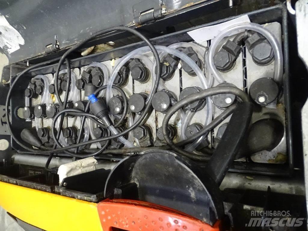 Still EXU16 Low lifter