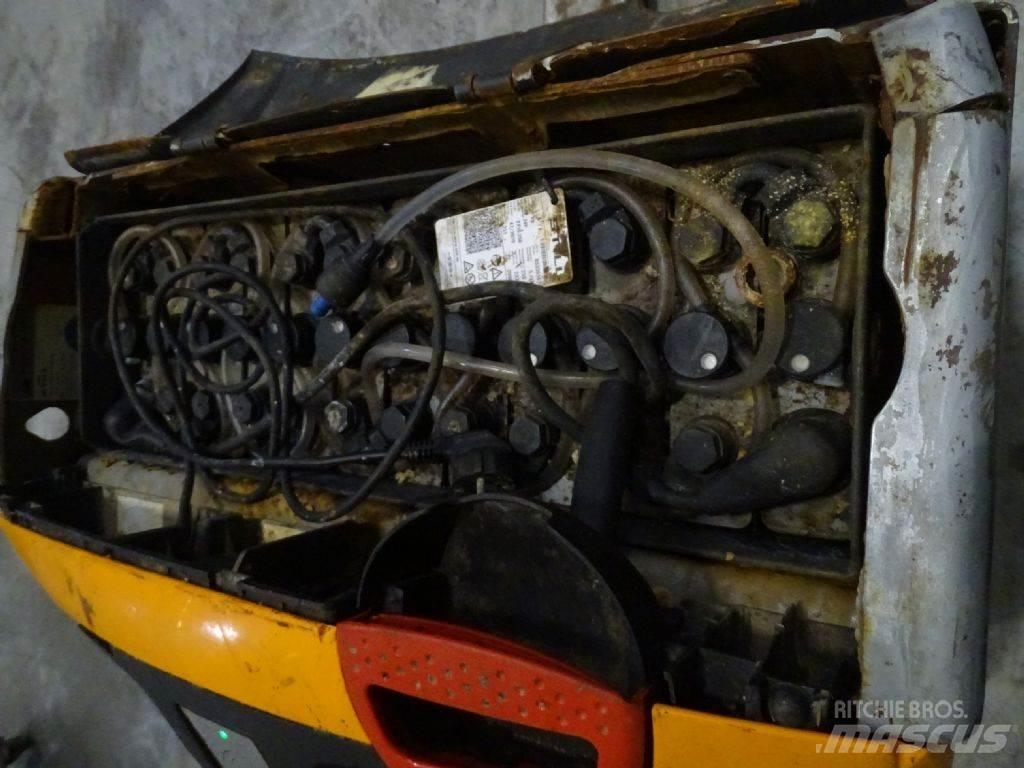 Still EXU16 Low lifter