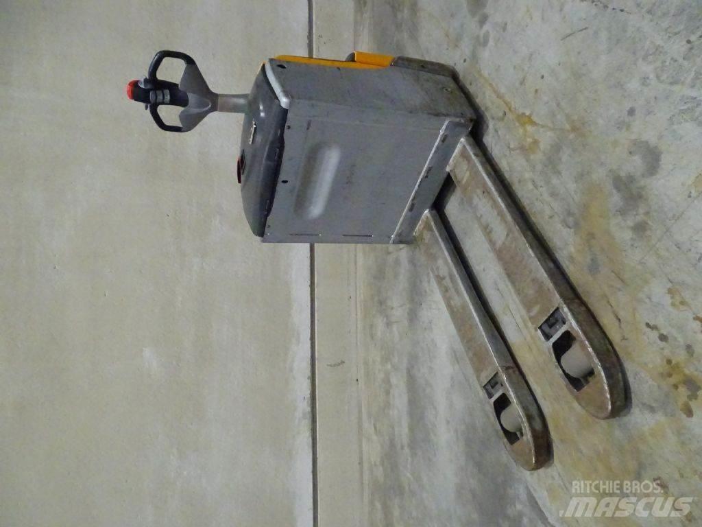 Still EXU16 Low lifter