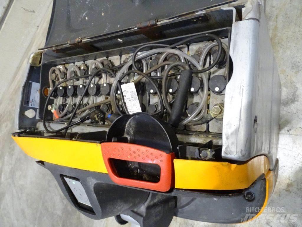 Still EXU18 Low lifter