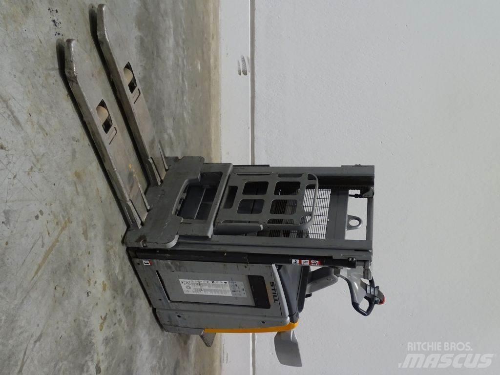 Still EXV-SF14 Pedestrian stacker