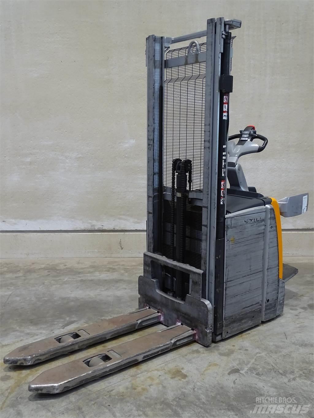 Still EXV-SF14 Pedestrian stacker