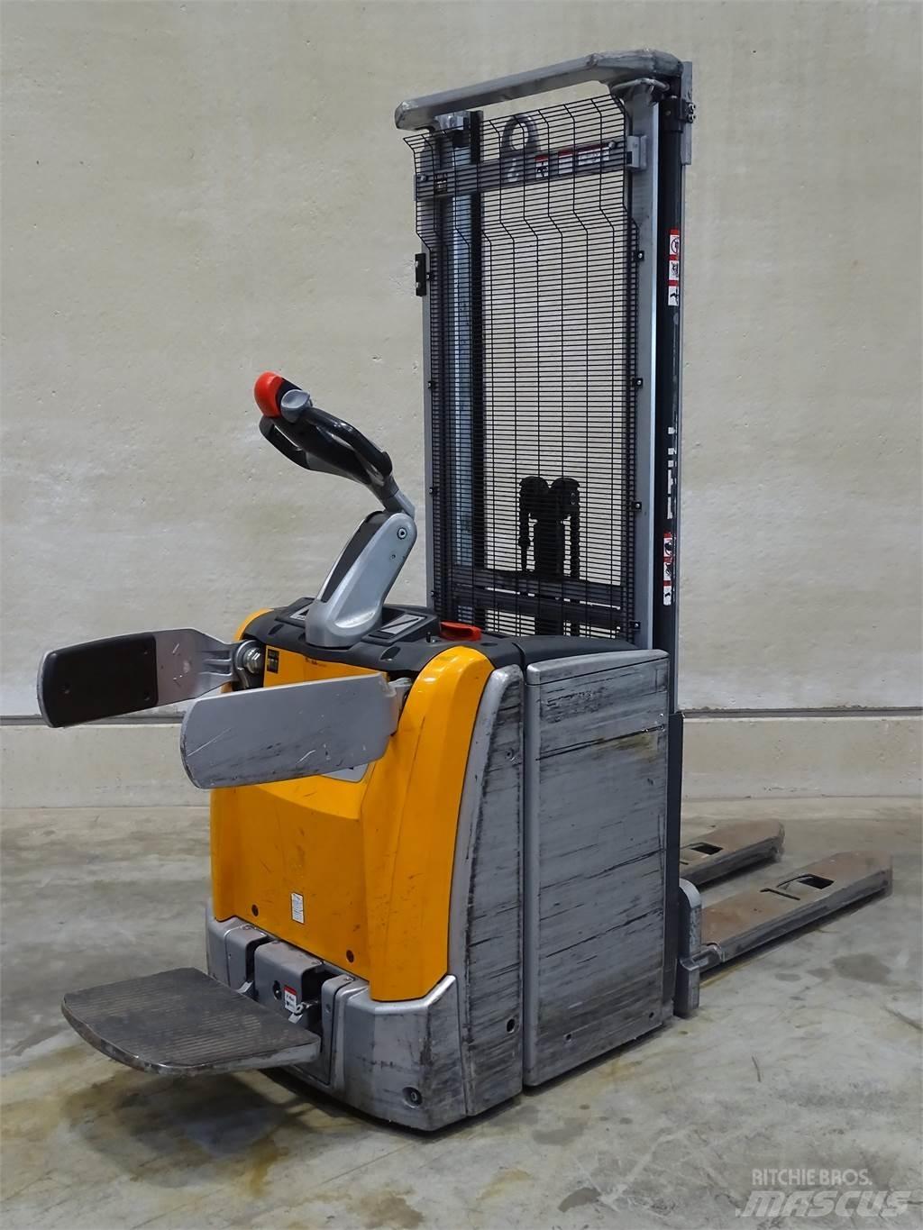 Still EXV-SF14 Pedestrian stacker