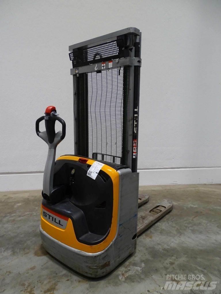 Still EXV10 Pedestrian stacker