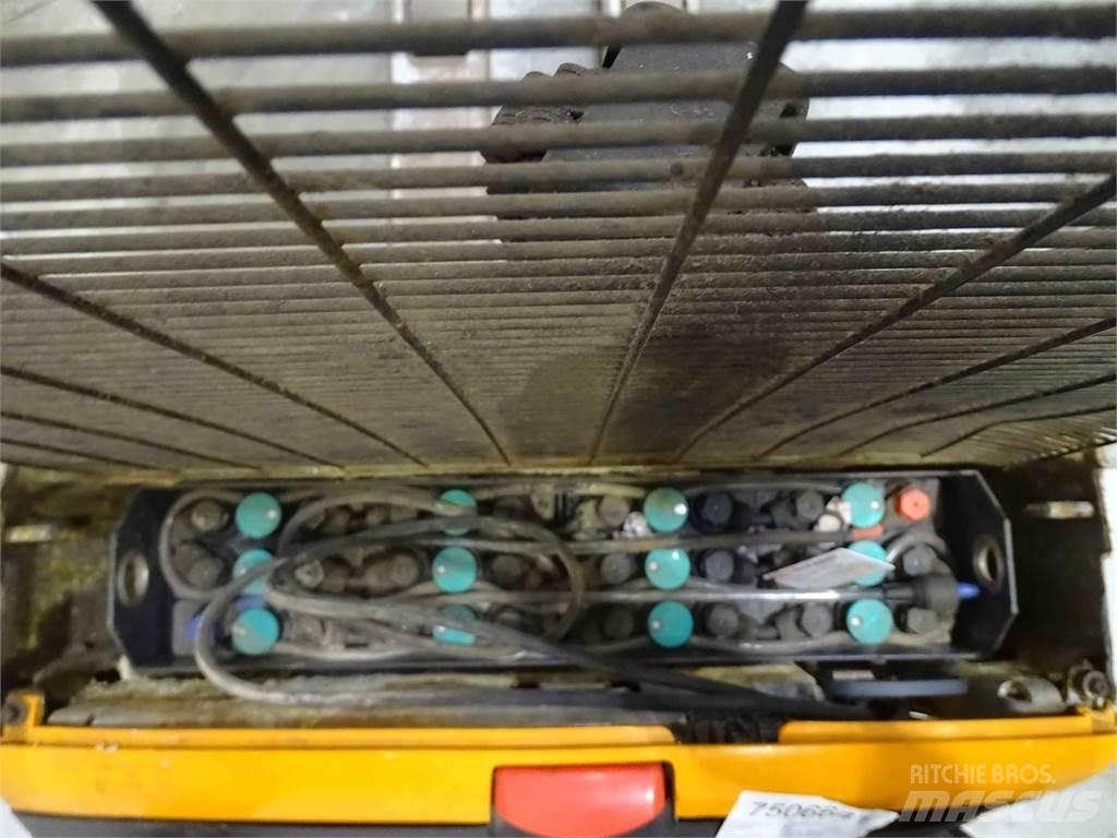 Still EXV10 Pedestrian stacker