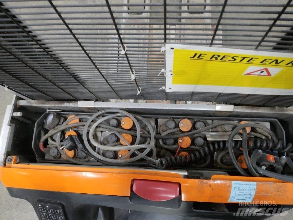 Still EXV12 Pedestrian stacker