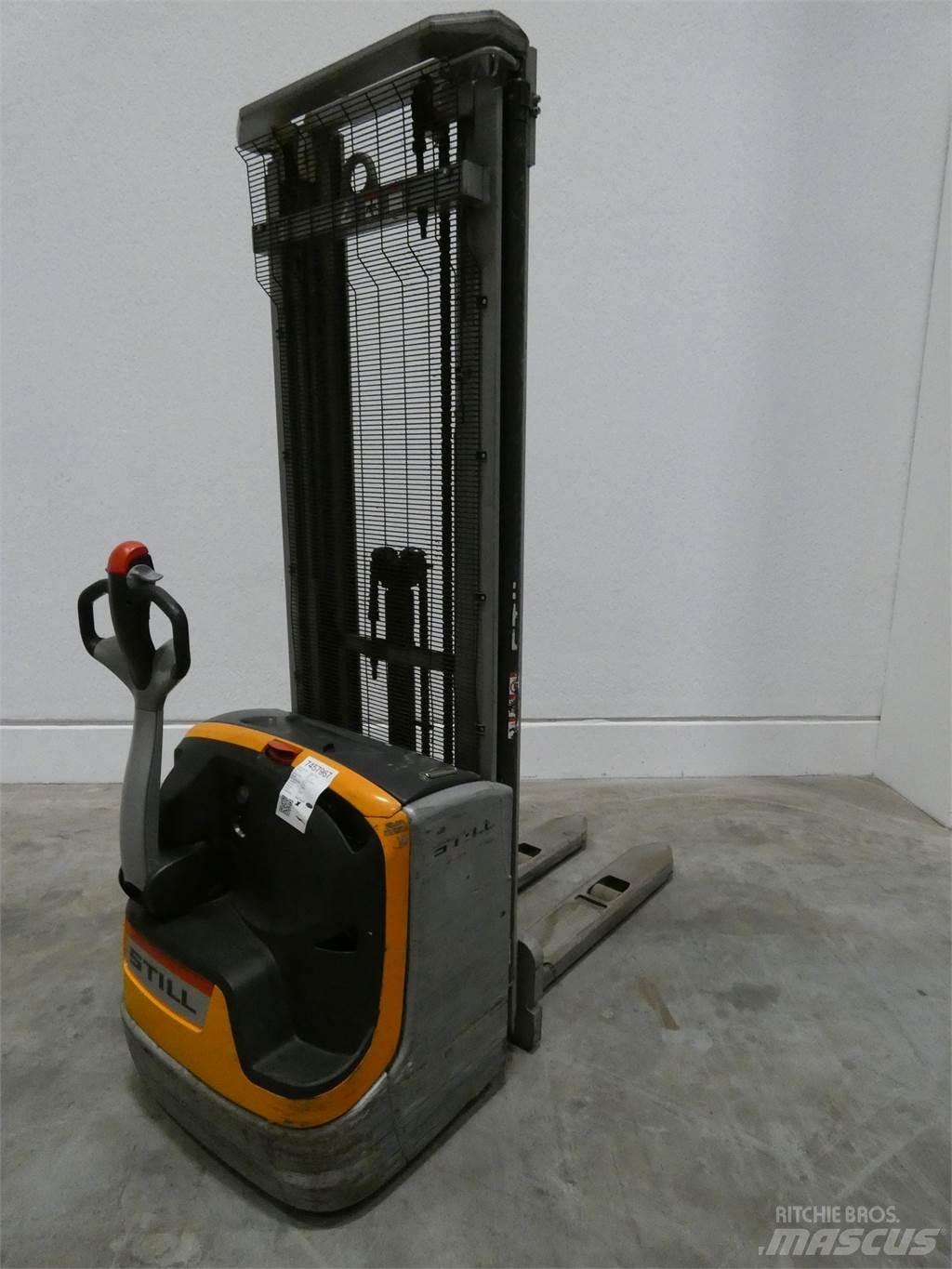 Still EXV14C Pedestrian stacker