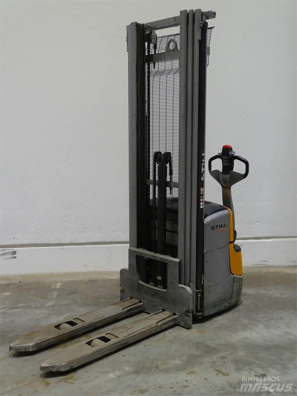 Still EXV14C Pedestrian stacker