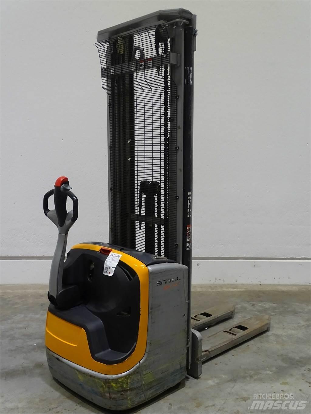 Still EXV14C Pedestrian stacker