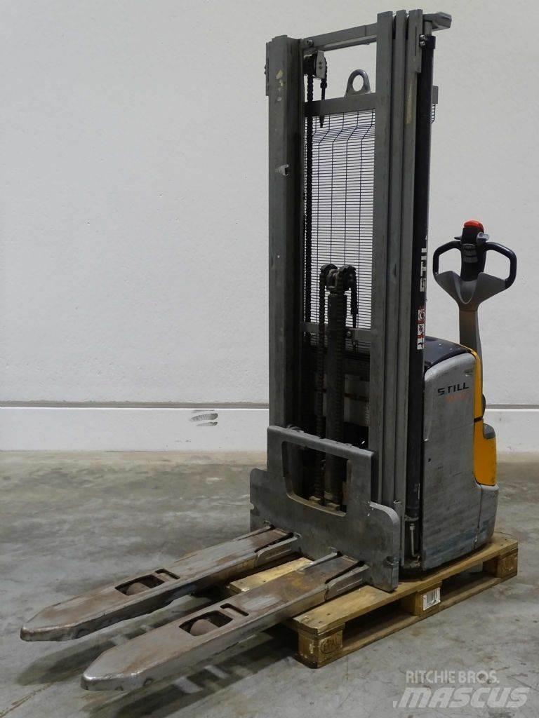 Still EXV14C Pedestrian stacker