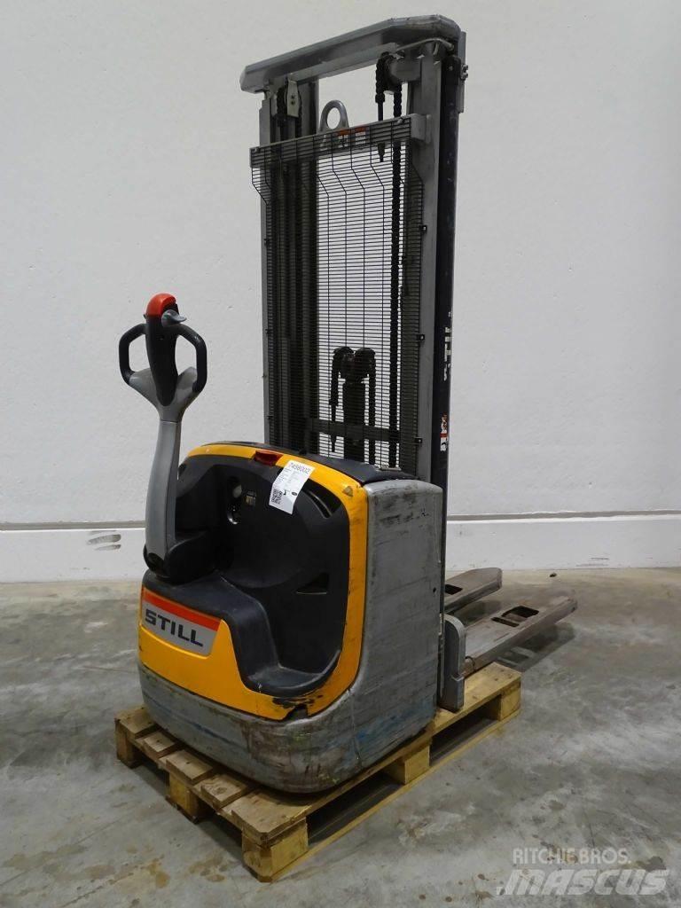 Still EXV14C Pedestrian stacker