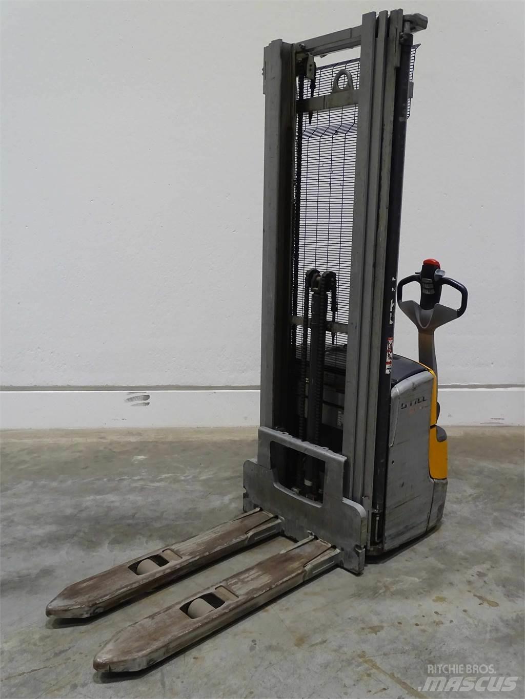 Still EXV14C Pedestrian stacker