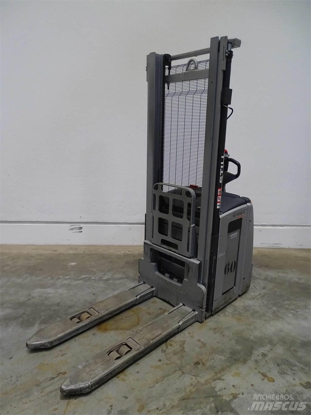 Still EXV16 Pedestrian stacker