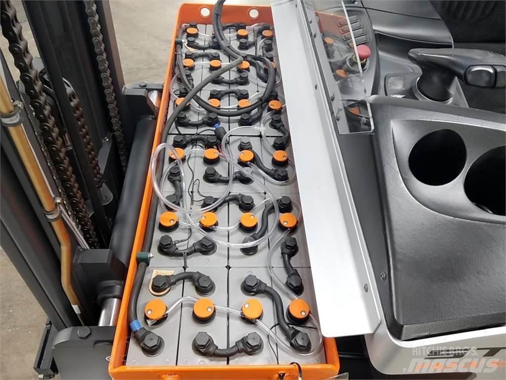 Still FM-X10 Reach trucks