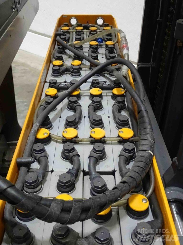 Still FM-X10 Reach trucks