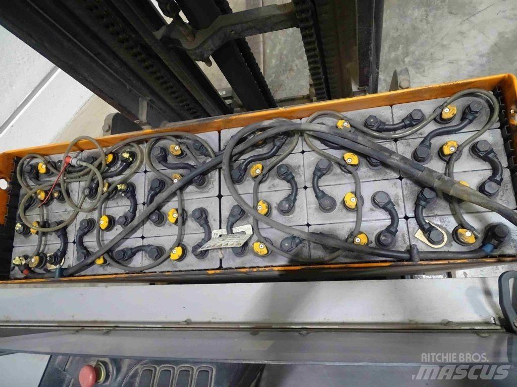 Still FM-X12 Reach trucks