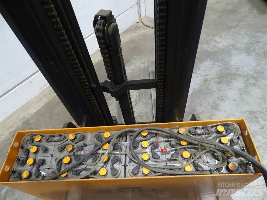 Still FM-X12 Reach trucks