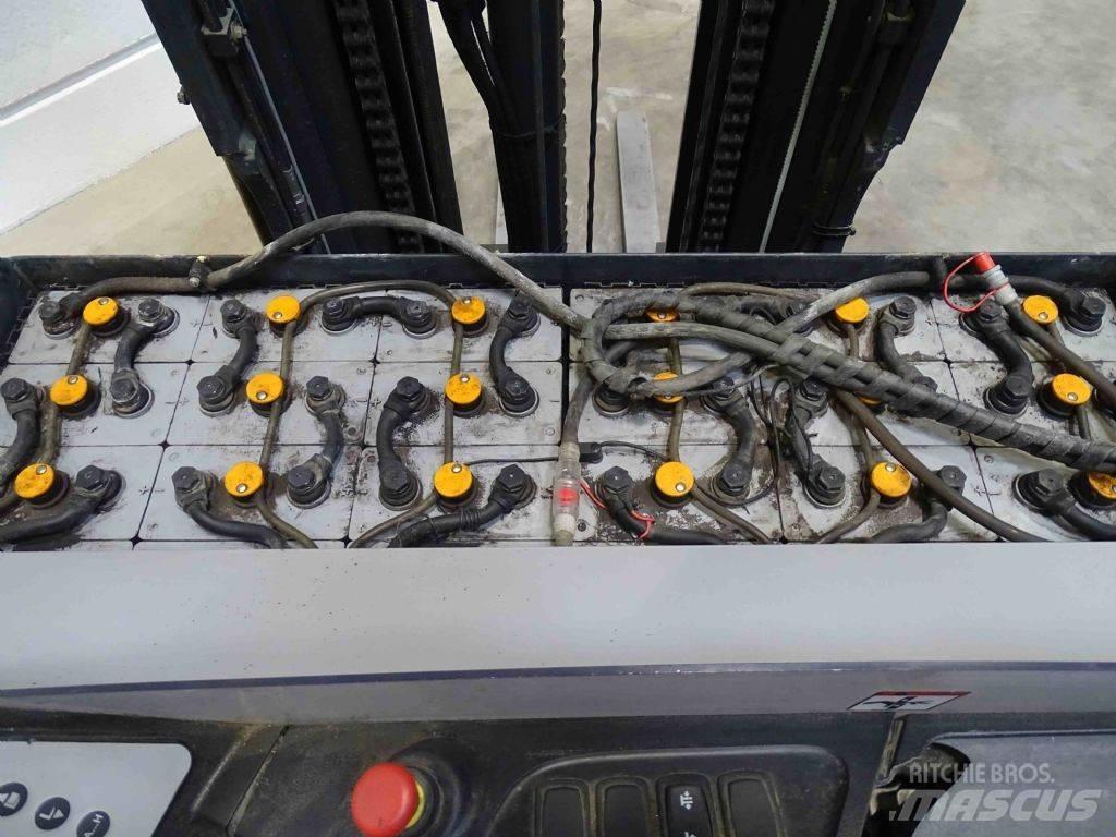Still FM-X14 Reach trucks