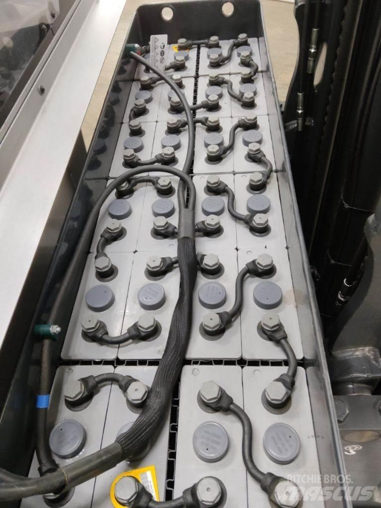 Still FM-X14 Reach trucks