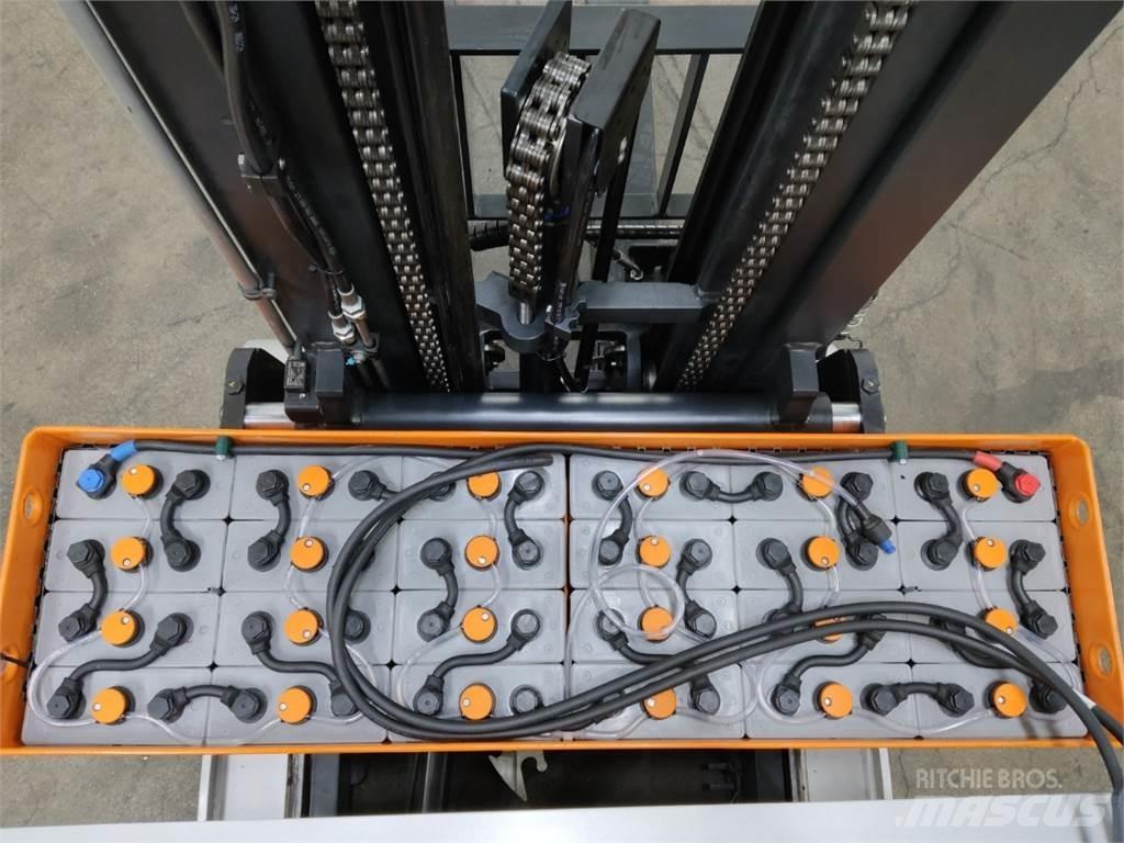 Still FM-X14 Reach trucks