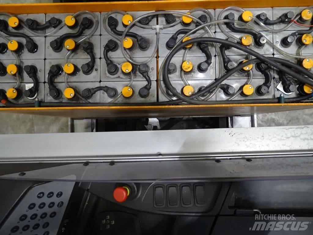 Still FM-X14 Reach trucks
