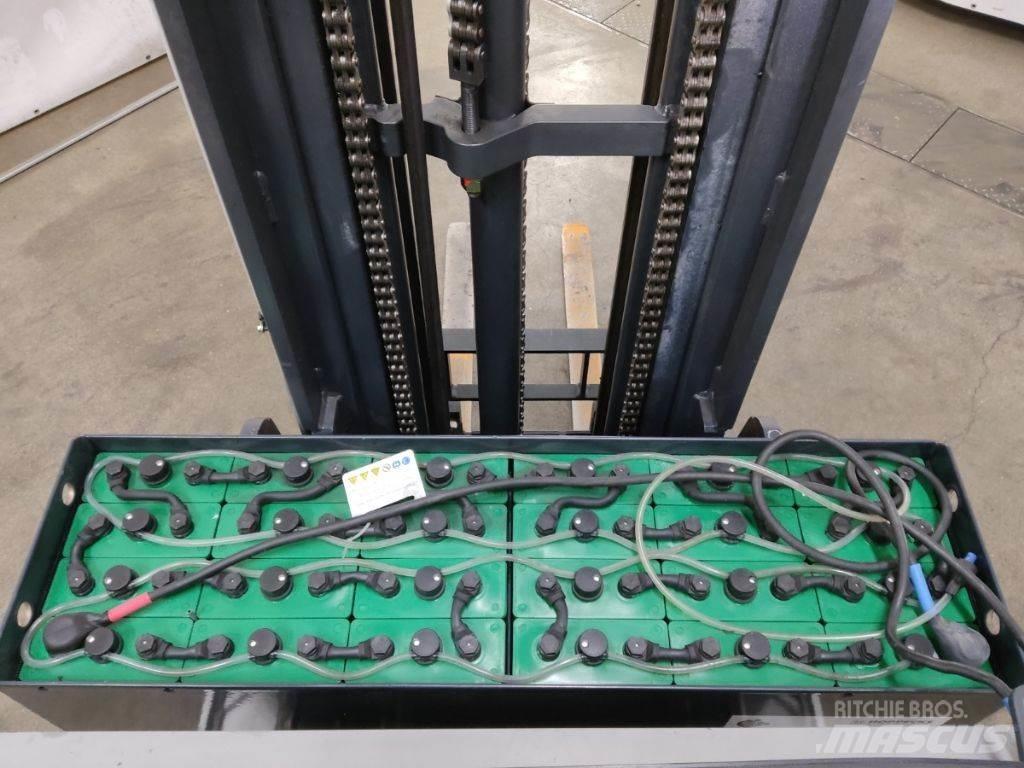 Still FM-X14 Reach trucks