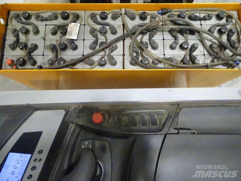 Still FM-X14 Reach trucks