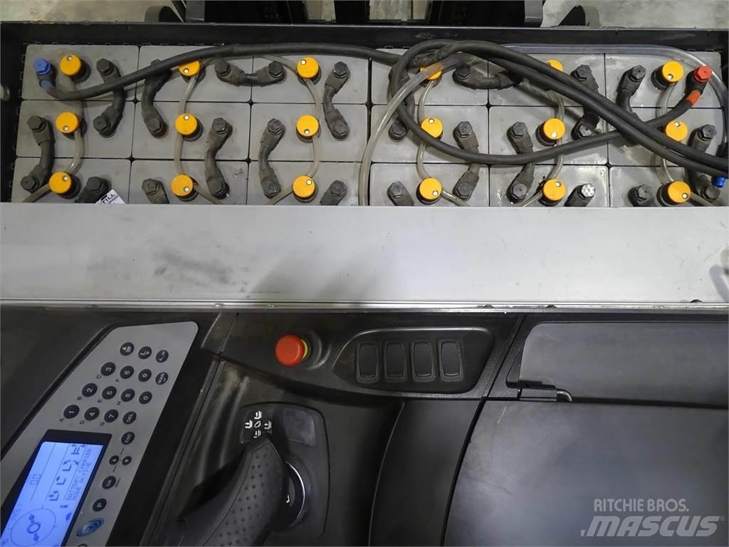 Still FM-X14 Reach trucks