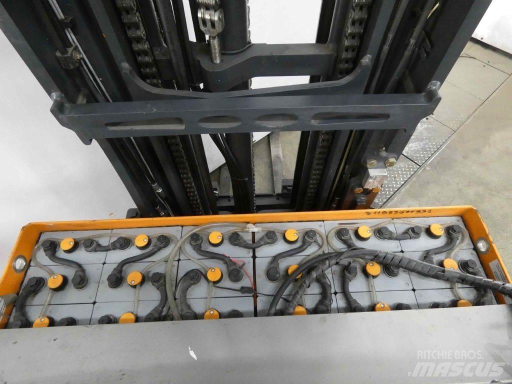 Still FM-X14 Reach trucks