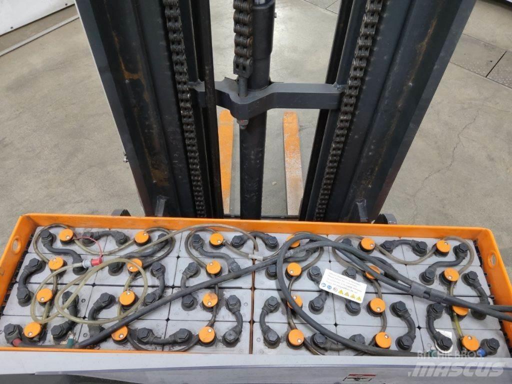 Still FM-X14 Reach trucks
