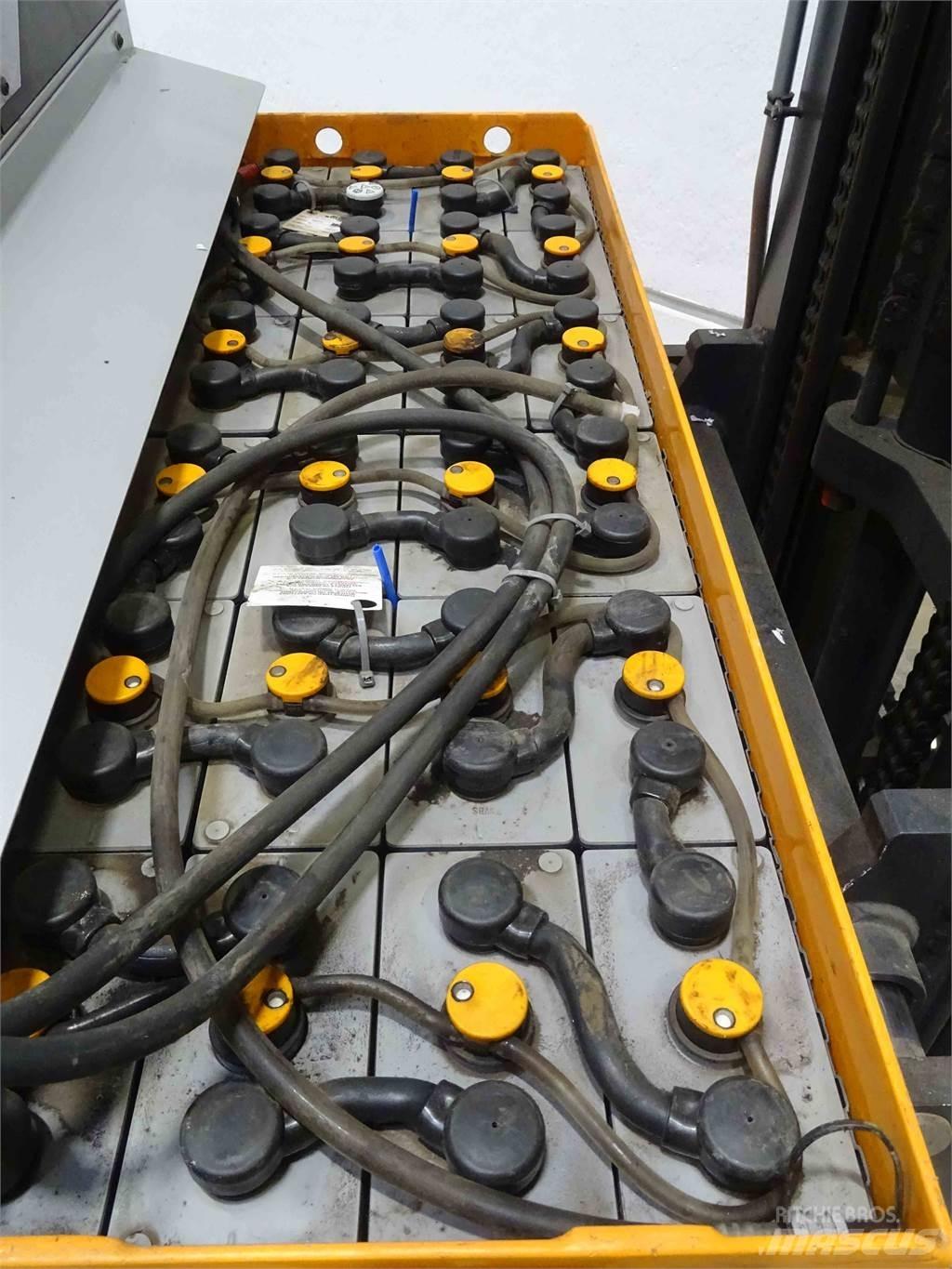Still FM-X14 Reach trucks