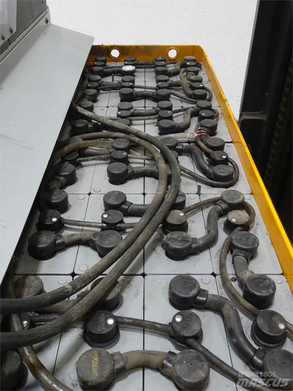 Still FM-X14 Reach trucks