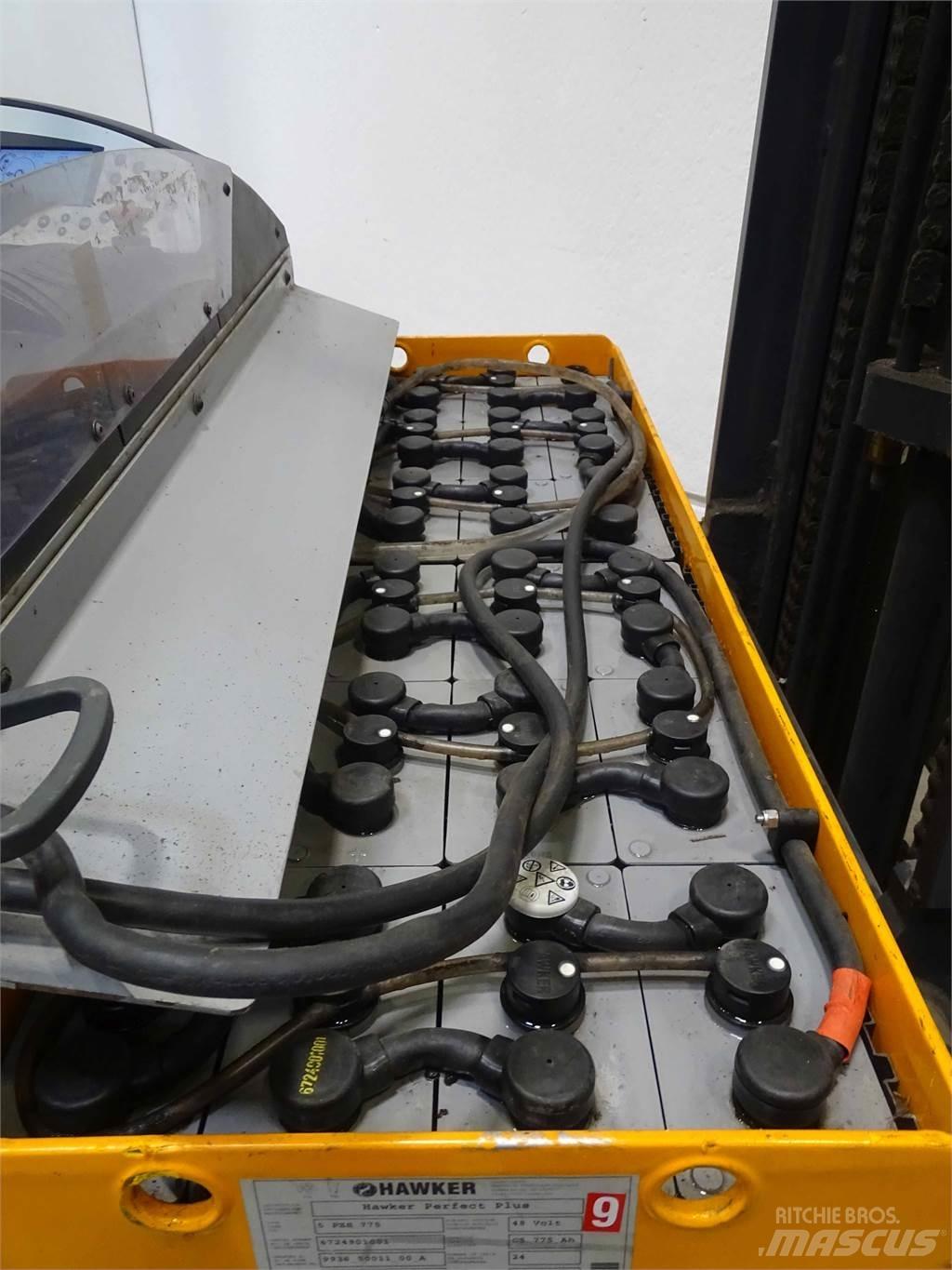 Still FM-X14 Reach trucks