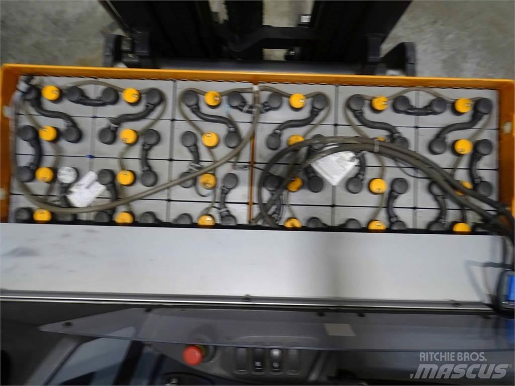 Still FM-X14 Reach trucks