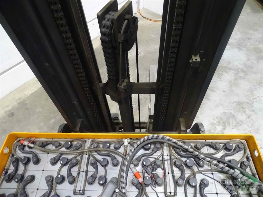 Still FM-X14 Reach trucks