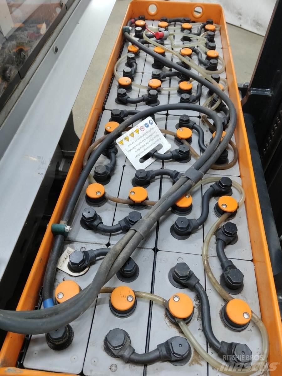 Still FM-X14 Reach trucks