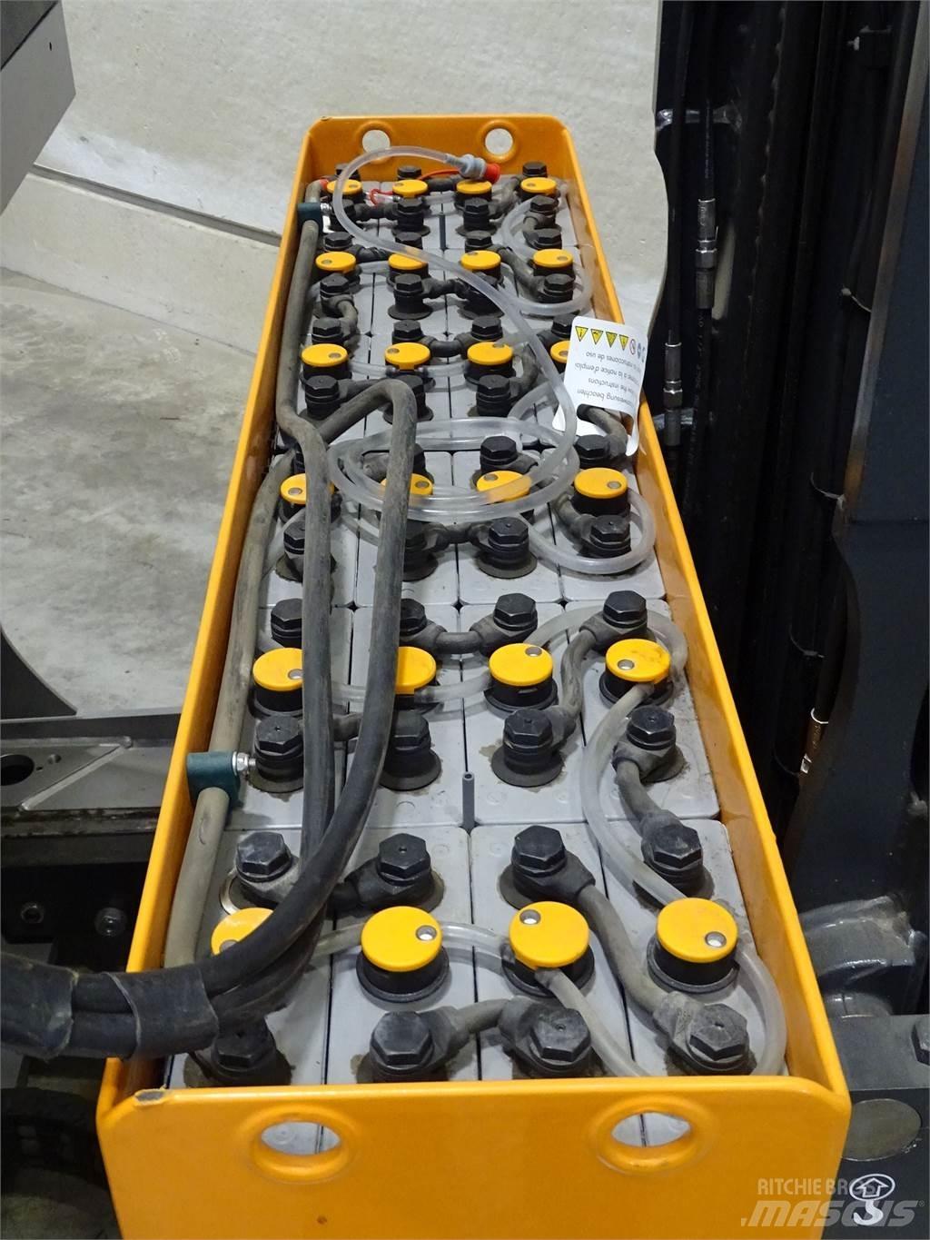 Still FM-X14 Reach trucks