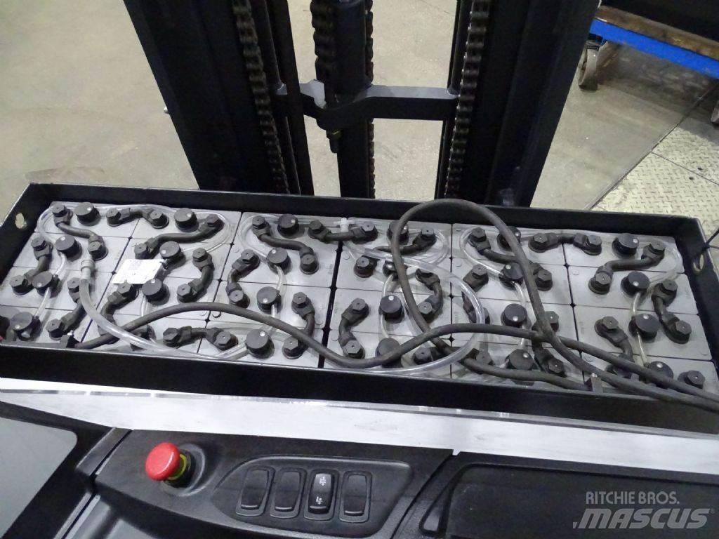 Still FM-X17 Reach trucks