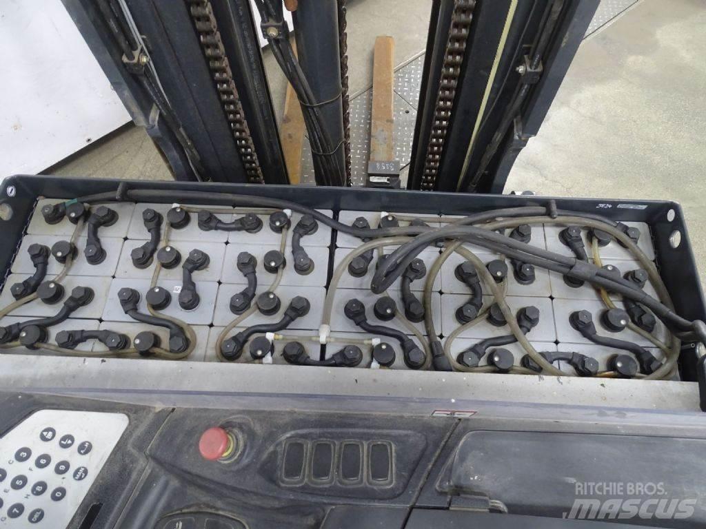Still FM-X17 Reach trucks