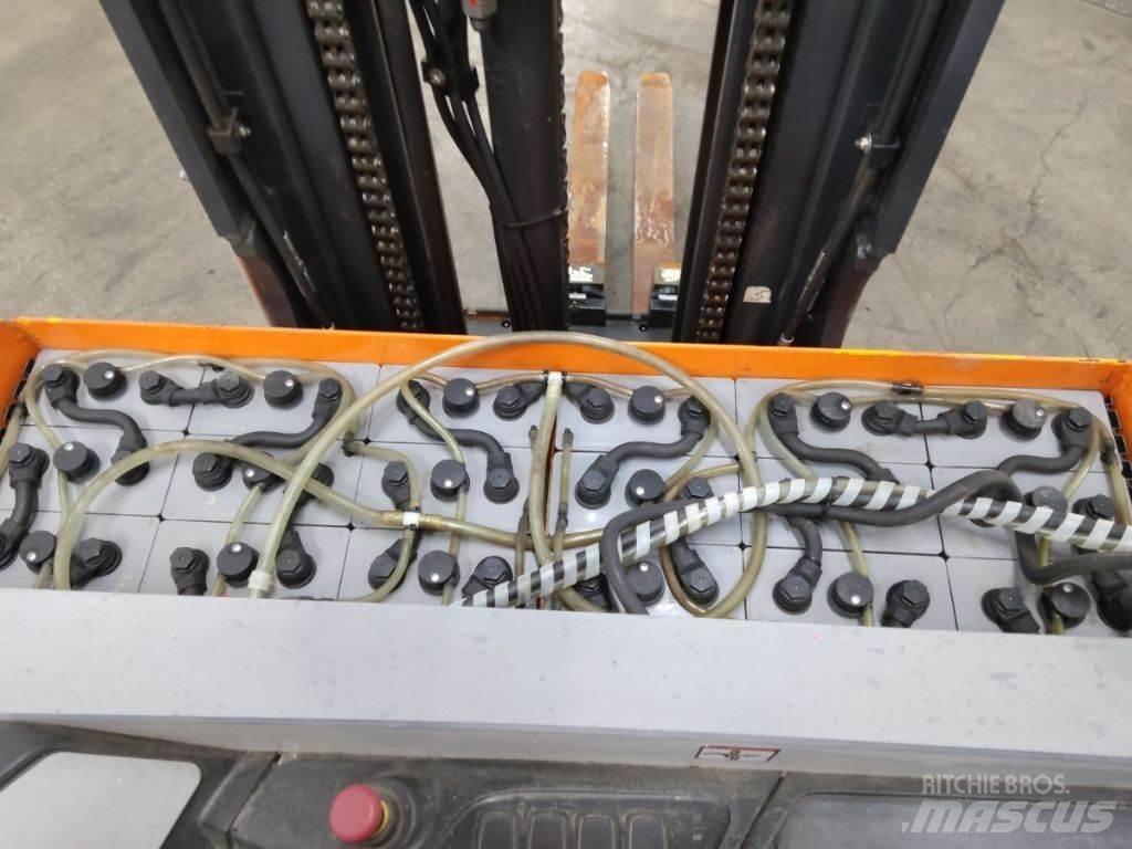Still FM-X17 Reach trucks