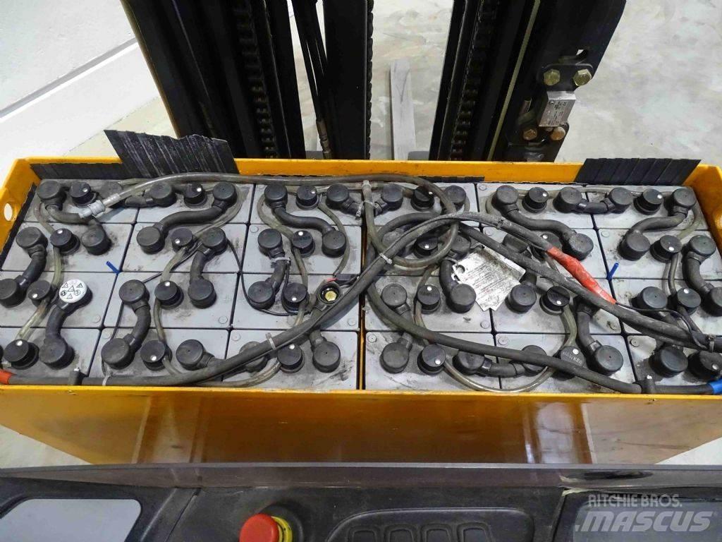 Still FM-X17 Reach trucks