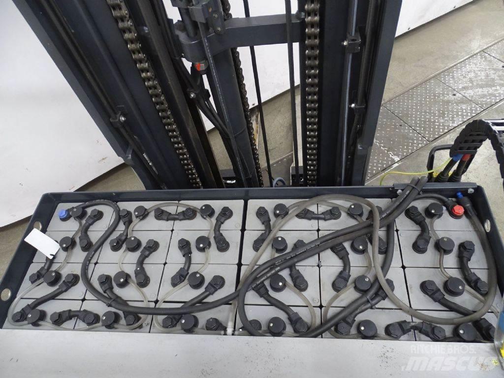 Still FM-X17 Reach trucks