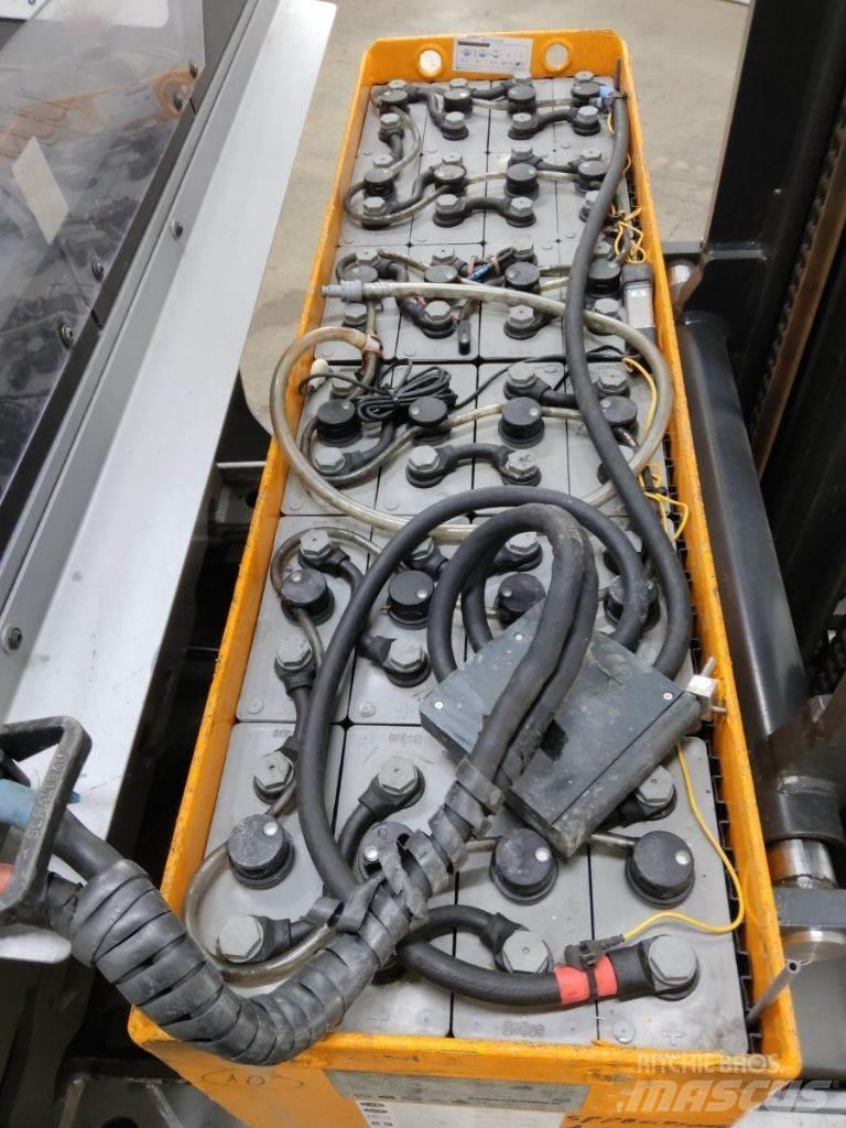 Still FM-X17 Reach trucks