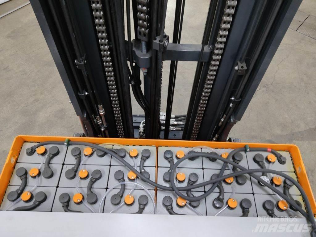 Still FM-X17 Reach trucks
