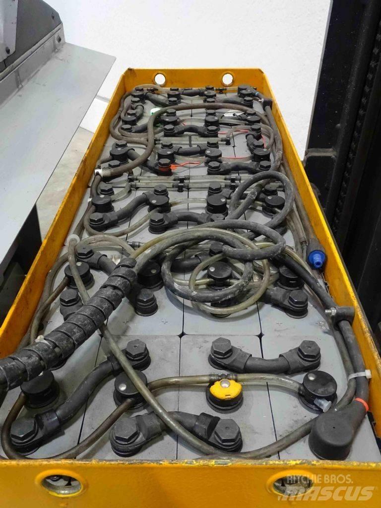 Still FM-X17 Reach trucks