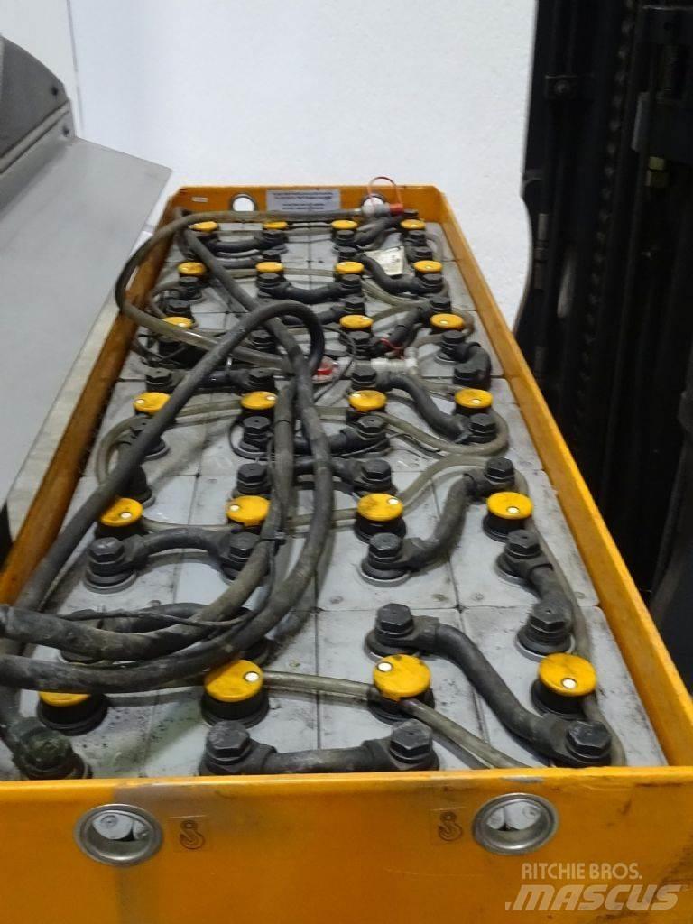 Still FM-X17 Reach trucks