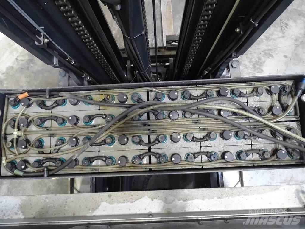 Still FM-X17 Reach trucks